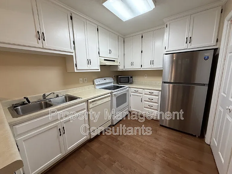 2083 Woodlawn Dr SW — Photo 13