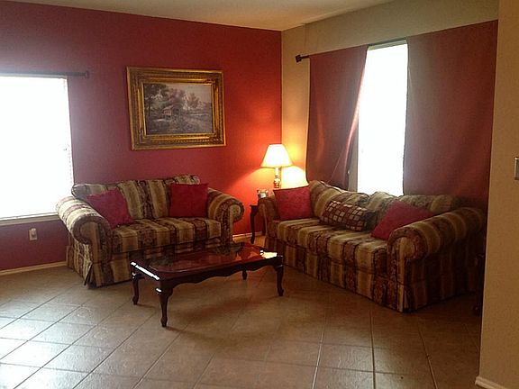 Formal sitting area that can be converted into a study if you need one.