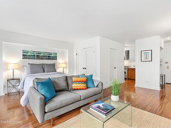 2nd image of 201 W 21st St APT 4B