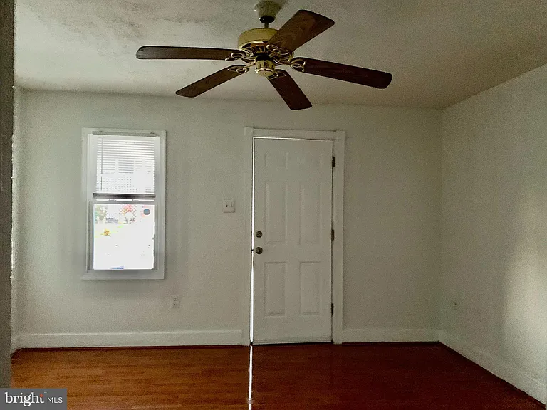 221 Baker St — Photo 9