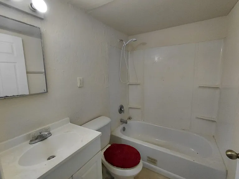 2170-2172 Davis Court — Photo 3