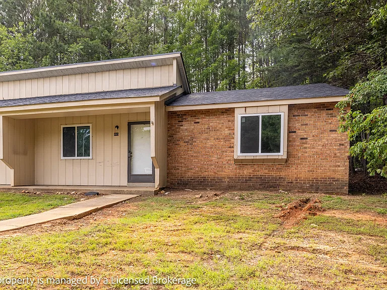 145 Brentwood Dr — Photo 4