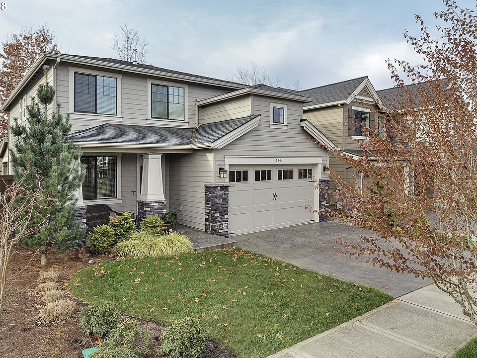 1st image of 1544 NE Stile Dr