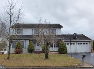 8 S Seasons Dr, Dillsburg, PA 17019