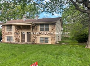 4528 68th St, Urbandale, IA 50322