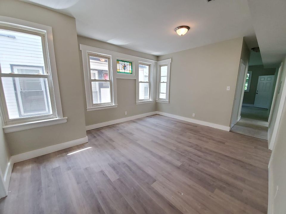 2nd image of 364 Chadwick Ave #1