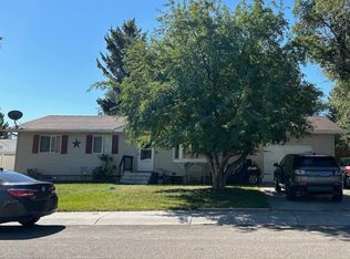 320 Firehole Pl, Green River, WY 82935