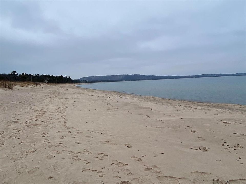 4 Tall Timber Gln, Glen Arbor, MI 49636 MLS 78080003159 Zillow