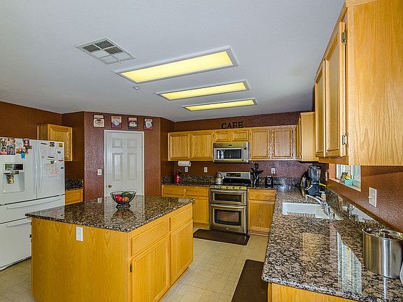 4th image of 15454 Buchanan Ln