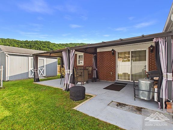 3rd image of 403 Ridgeway Dr