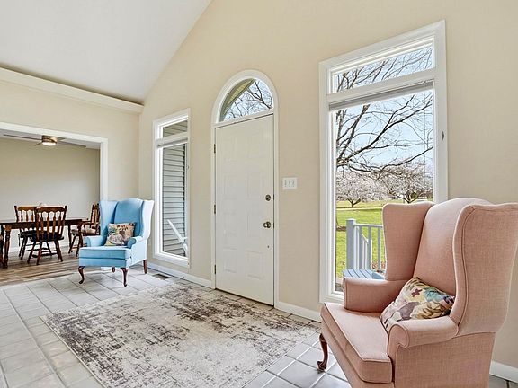 5th image of 107 Sunset Cove Ln