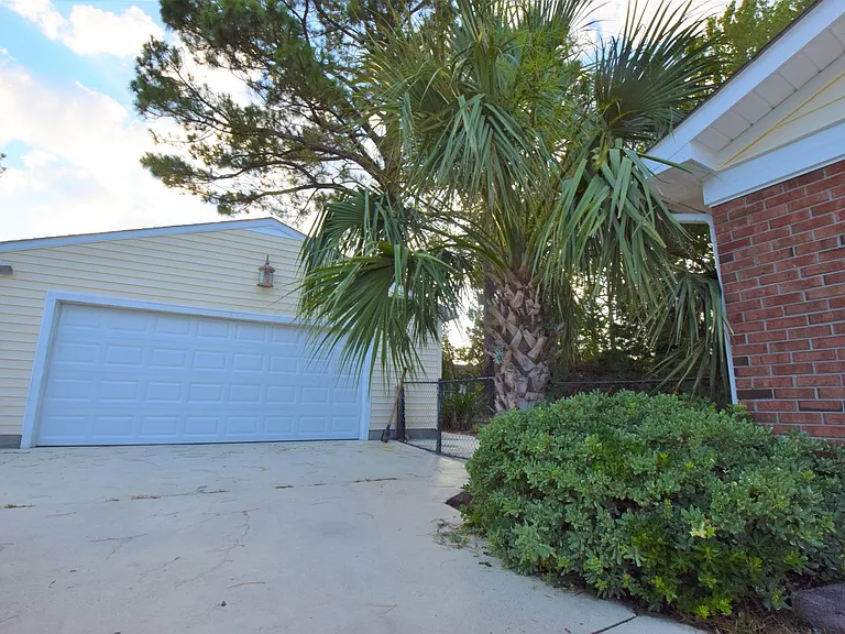 617 Plymouth Dr — Photo 17