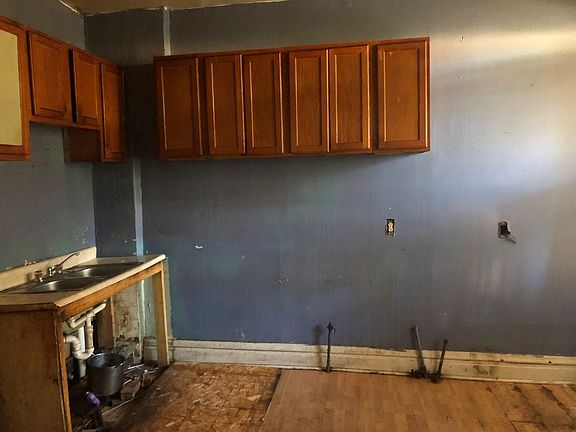 3rd image of 1108 S Richmond St