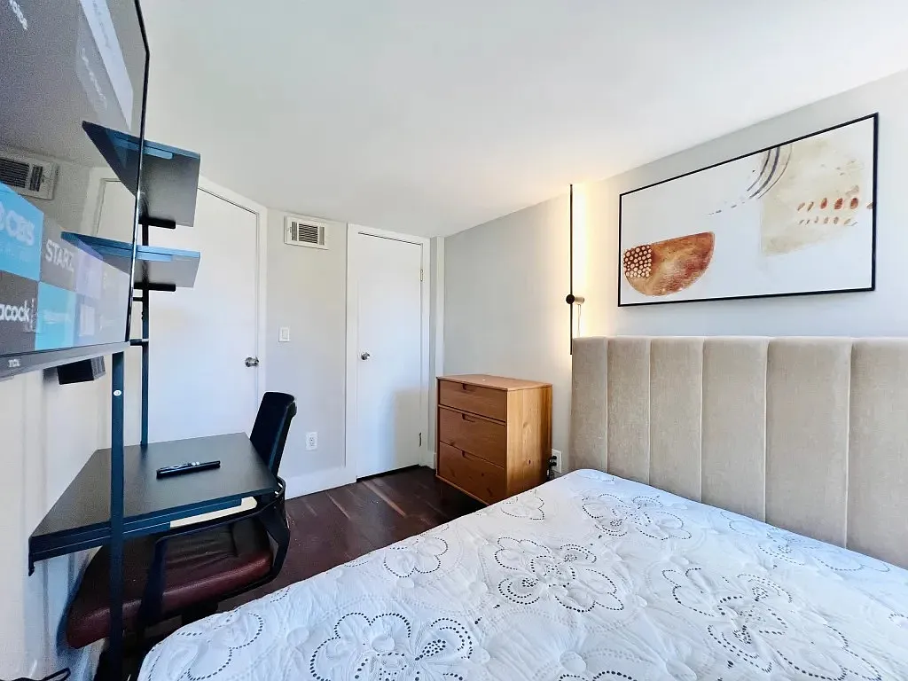 5 bed, 4.0 bath, 1200 sqft, $1,140 — Photo 2