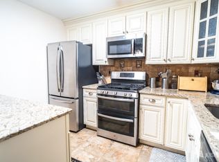2402 Candlelight Ct, Helmetta, NJ 08828