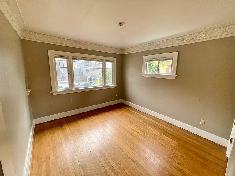 6335 6th Ave NE — Photo 8