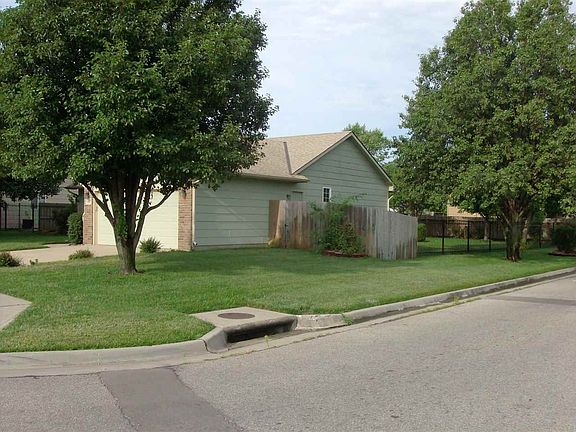 corner lot looking sw