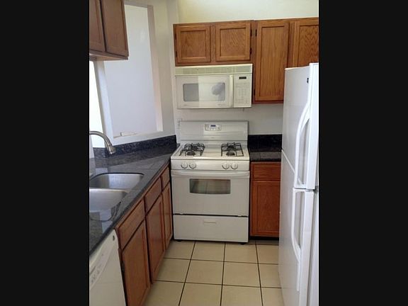 5th image of 726 S Fir Ave APT 9