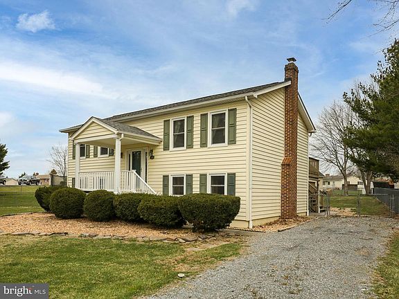2nd image of 105 Essex Ct