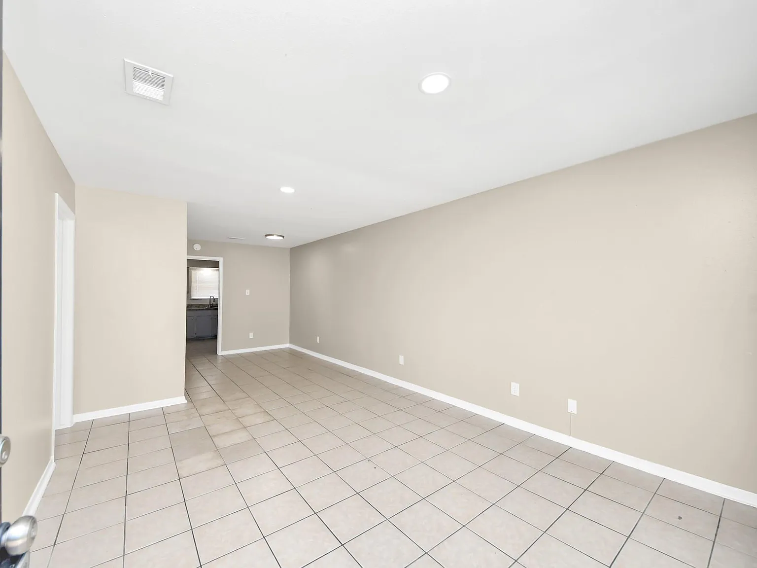 2 bed, 1.0 bath, 935 sqft, $1,225 — Photo 3