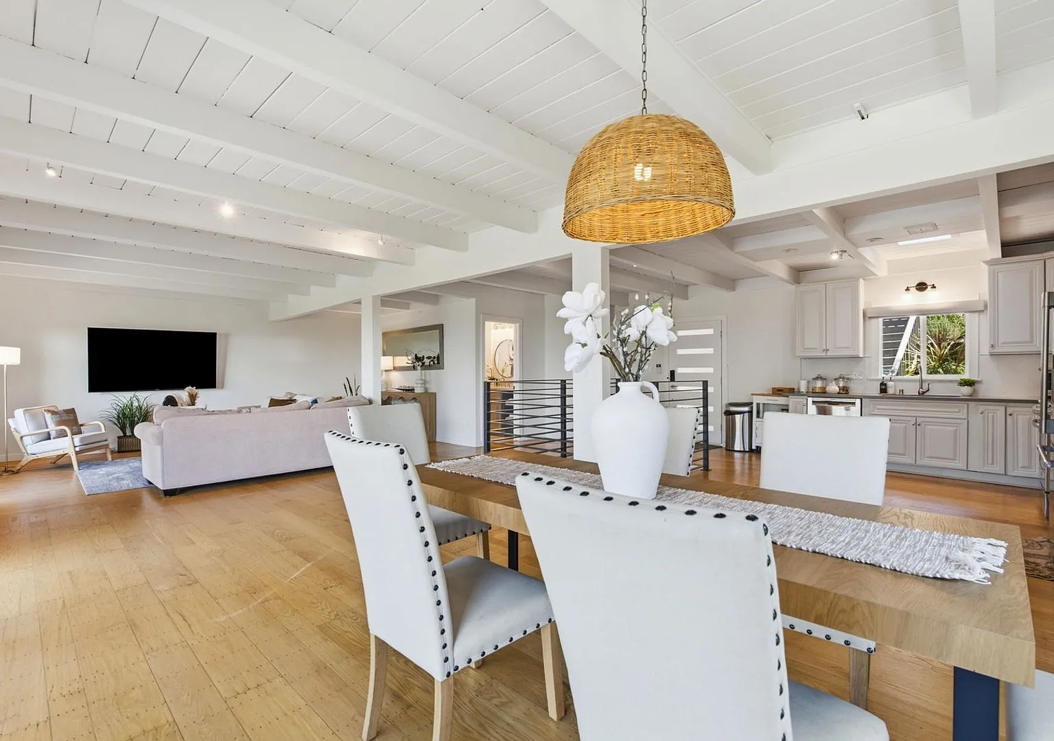 Charming 4BR House in Oakland — Photo 4