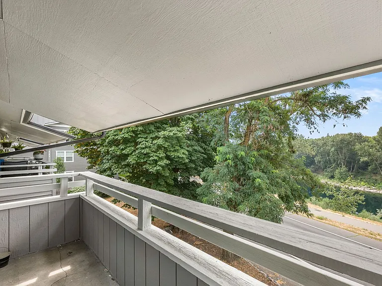 River Court Apartments - Updated Units With A View! — Photo 27