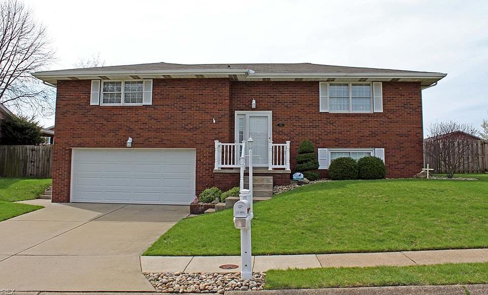 1st image of 116 Lexington Ct
