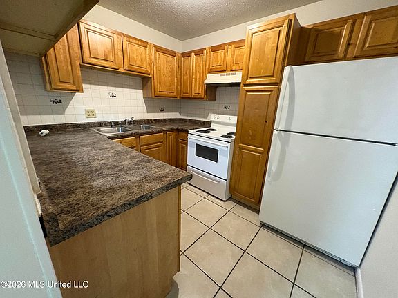 5th image of 511 32nd St APT 26