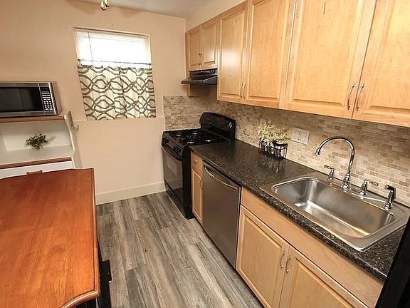 3rd image of 270 Main St APT 12