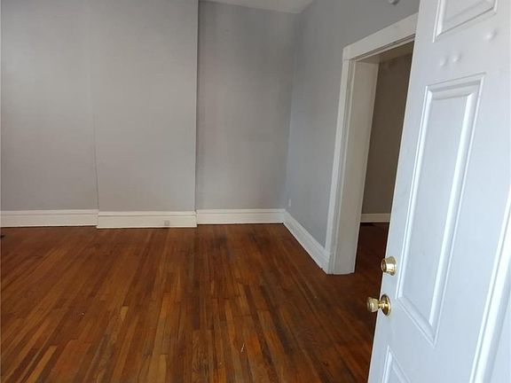 4th image of 2225 Keokuk St