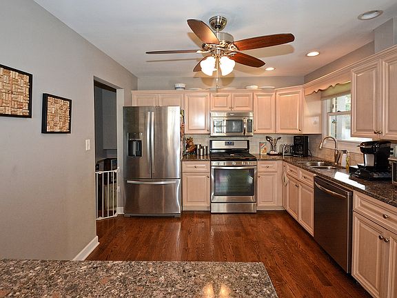 5th image of 8541 Candlelight Dr W