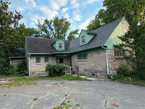 785 W Main St, Bloomfield, IN 47424