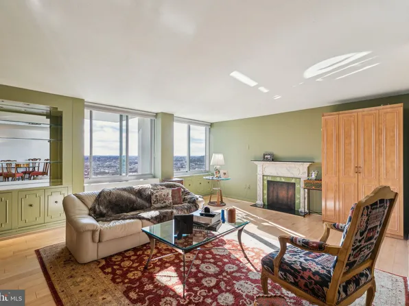604 S Washington Sq APT 1705, Philadelphia, PA 19106