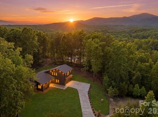 121 Deer Jump Trl, Lake Lure, NC 28746