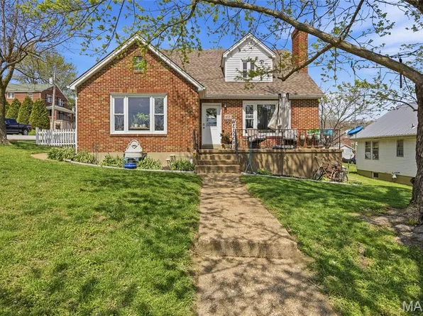 437 W 8th St, Hermann, MO 65041