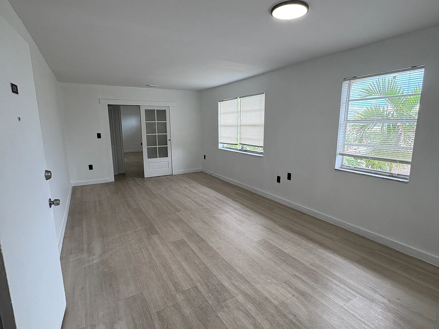 2 bed, 900 sqft, $1,900 — Photo 2