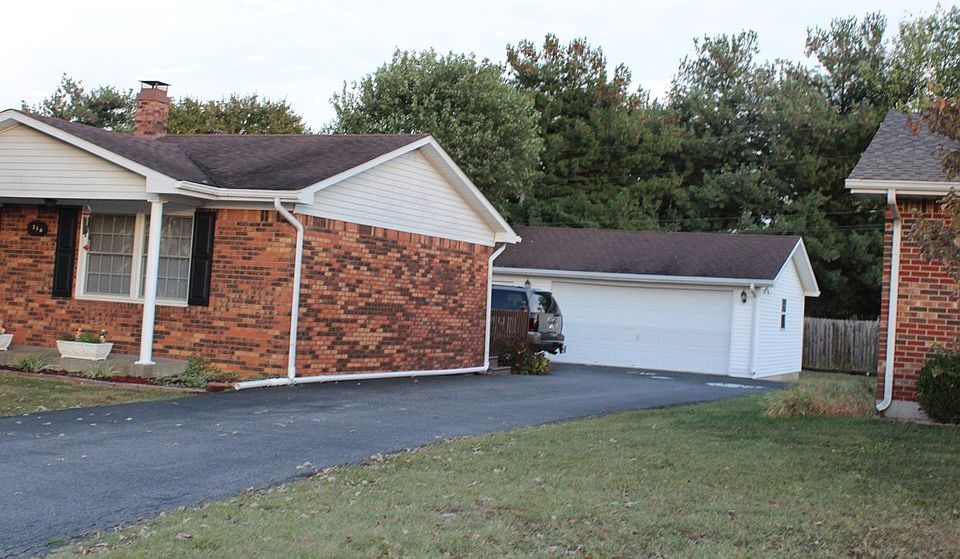 2nd image of 216 Indian Hills Dr