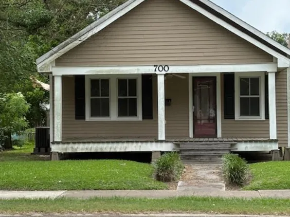 700 S State St, Abbeville, LA 70510