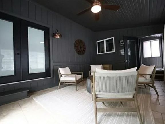 3rd image of 1046 State St