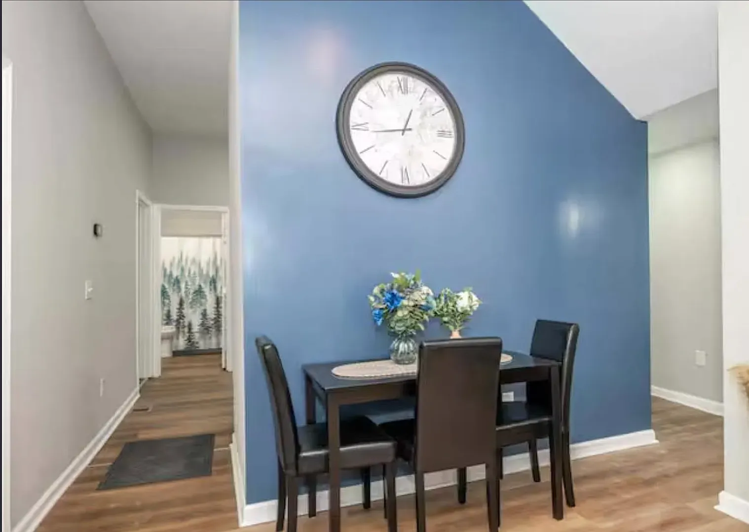 Spacious 5-Bed Furnished Unit Near Xavier | Modern Updates, In-Unit Laundry & Off-Street Parking — Photo 4