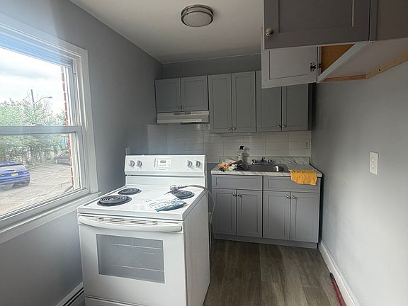 2nd image of 514-16 Lidgerwood Ave #B4