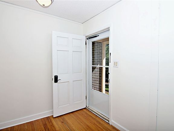 5th image of 102 Broad St