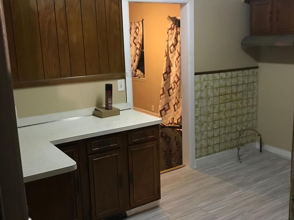 2nd image of 402 N Dunlap Ave