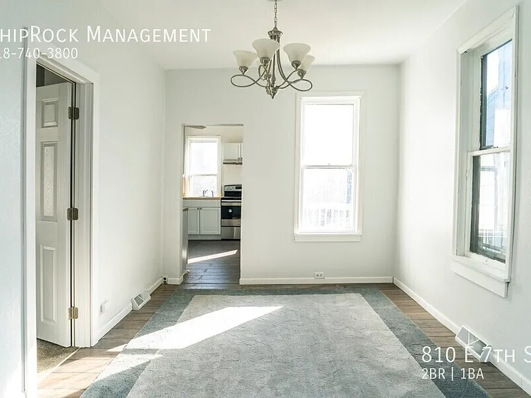 810 E 7th St — Photo 3