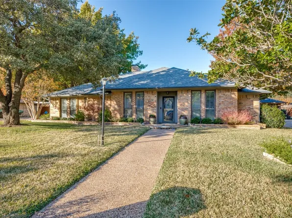 1218 Chelsea St, Grapevine, TX 76051