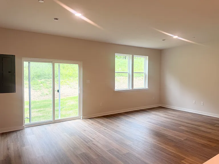 143 Scotland Ln — Photo 25