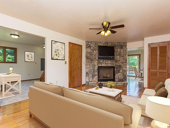 3rd image of 59 Mohican Heights Dr