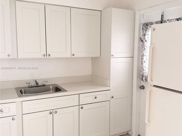 1990 NW 183rd St APT 8
