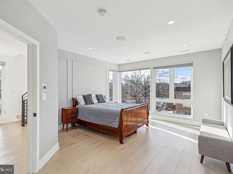 527 Brown St — Photo 20
