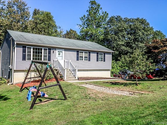 3rd image of 35 Hillendale Drive